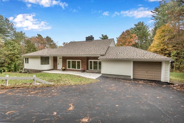 31 Lovers Ln, Greenfield, MA 01301