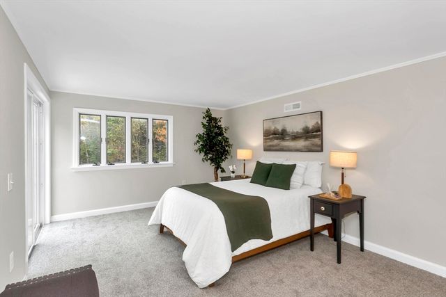 31 Lovers Ln, Greenfield, MA 01301