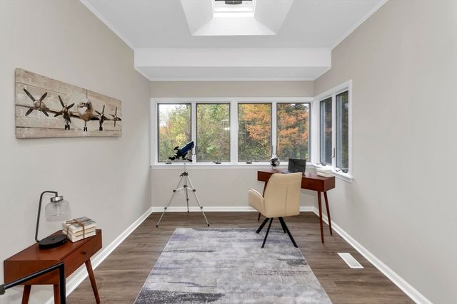 31 Lovers Ln, Greenfield, MA 01301