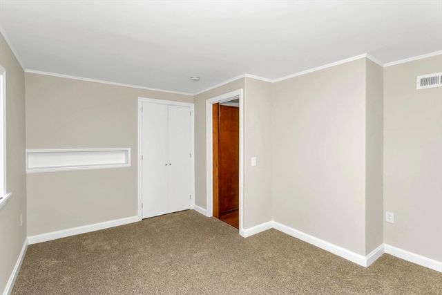 31 Lovers Ln, Greenfield, MA 01301