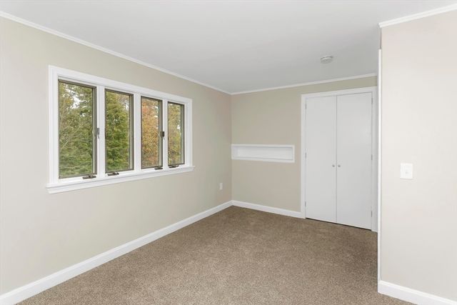 31 Lovers Ln, Greenfield, MA 01301