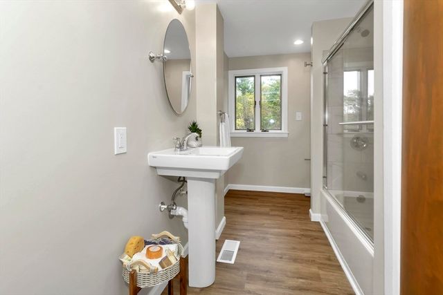 31 Lovers Ln, Greenfield, MA 01301