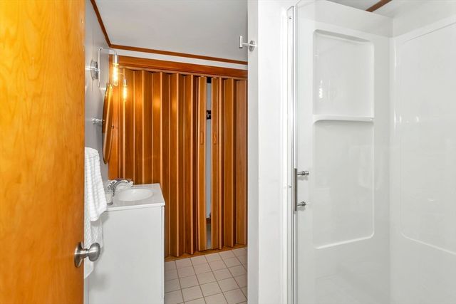 31 Lovers Ln, Greenfield, MA 01301