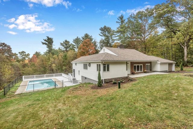 31 Lovers Ln, Greenfield, MA 01301