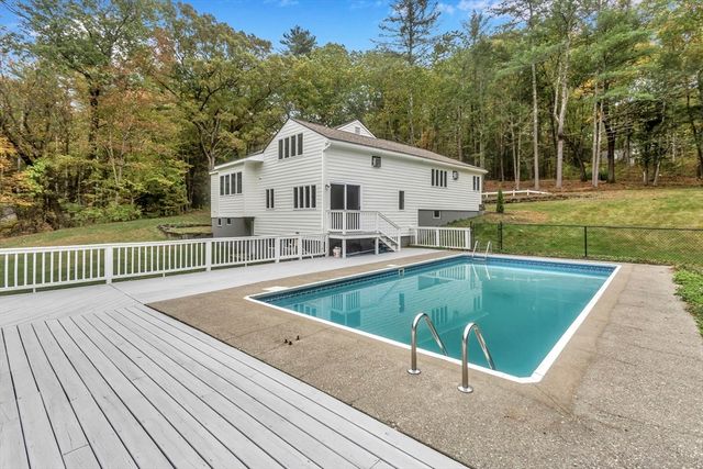31 Lovers Ln, Greenfield, MA 01301