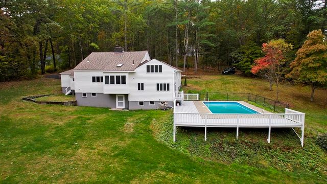 31 Lovers Ln, Greenfield, MA 01301