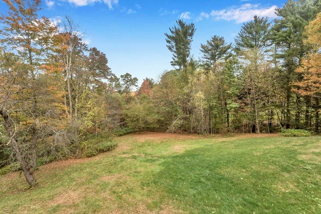 31 Lovers Ln, Greenfield, MA 01301