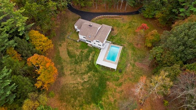 31 Lovers Ln, Greenfield, MA 01301