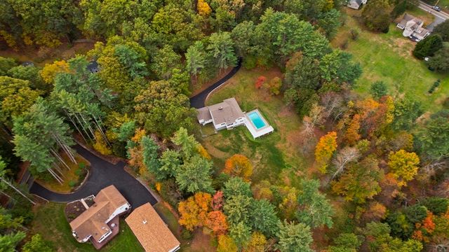 31 Lovers Ln, Greenfield, MA 01301