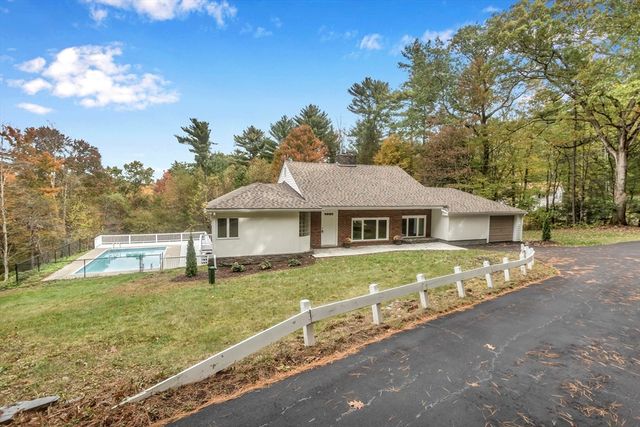 31 Lovers Ln, Greenfield, MA 01301