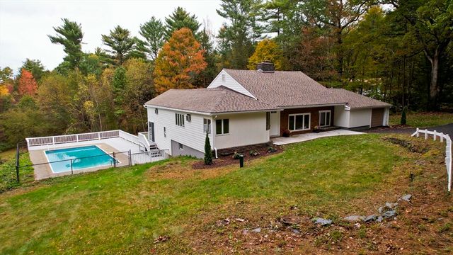 31 Lovers Ln, Greenfield, MA 01301