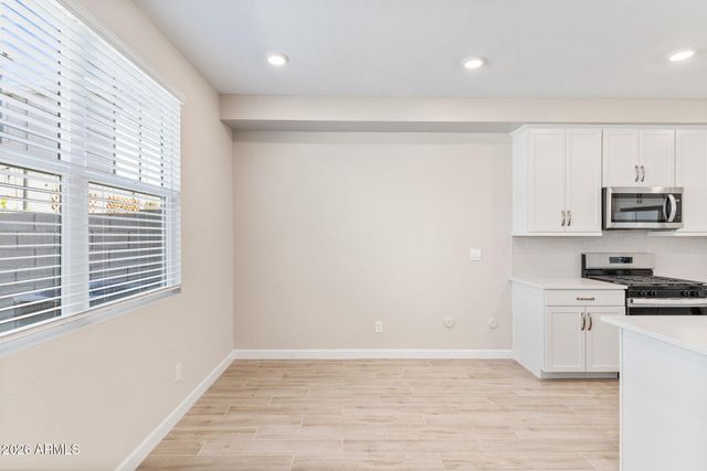 5844 E COVEY Lane, Phoenix, AZ 85054