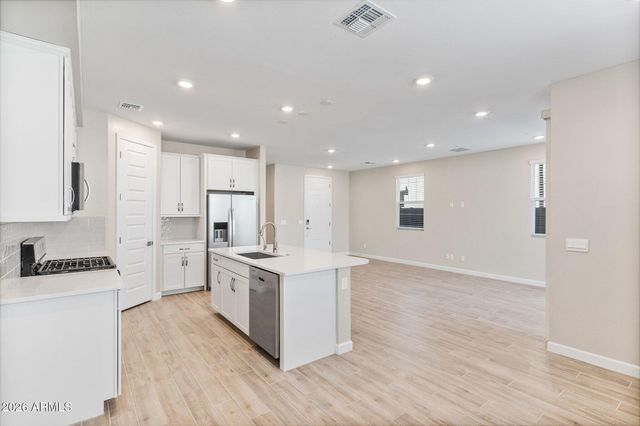 5844 E COVEY Lane, Phoenix, AZ 85054