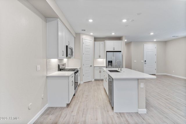 5844 E COVEY Lane, Phoenix, AZ 85054