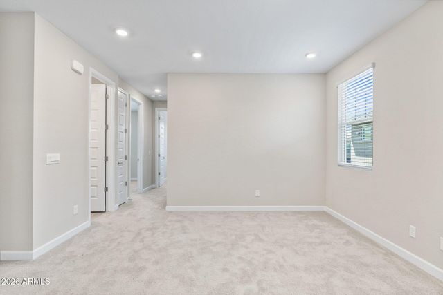 5844 E COVEY Lane, Phoenix, AZ 85054