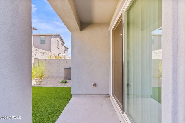 5844 E COVEY Lane, Phoenix, AZ 85054