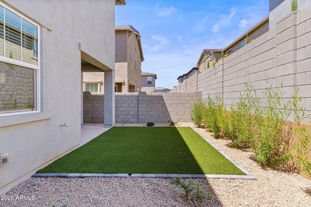 5844 E COVEY Lane, Phoenix, AZ 85054