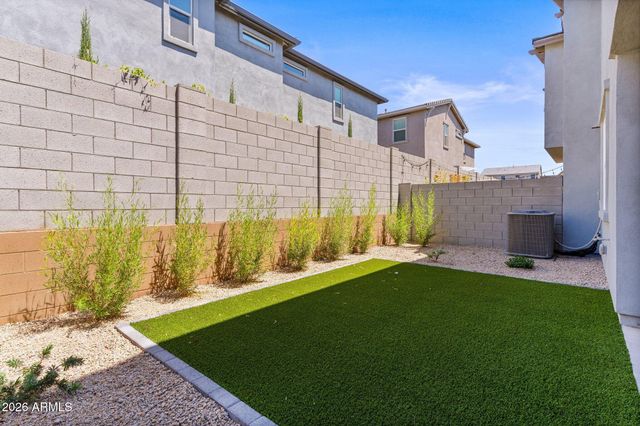 5844 E COVEY Lane, Phoenix, AZ 85054