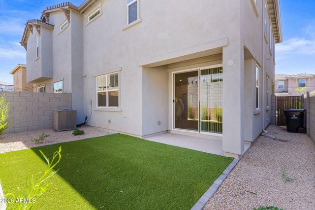 5844 E COVEY Lane, Phoenix, AZ 85054