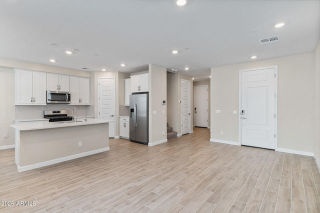 5844 E COVEY Lane, Phoenix, AZ 85054
