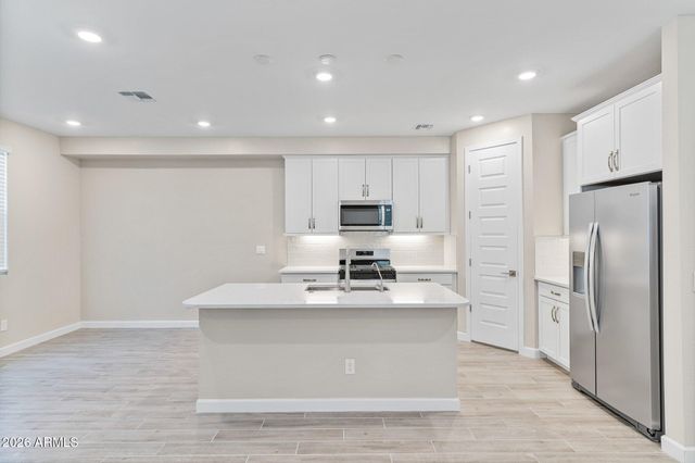 5844 E COVEY Lane, Phoenix, AZ 85054