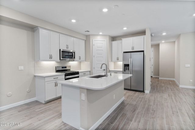 5844 E COVEY Lane, Phoenix, AZ 85054