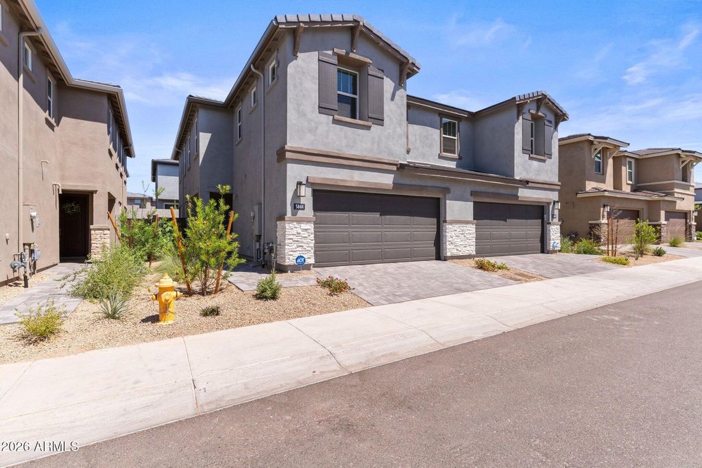 5844 E COVEY Lane, Phoenix, AZ 85054 — photo 2