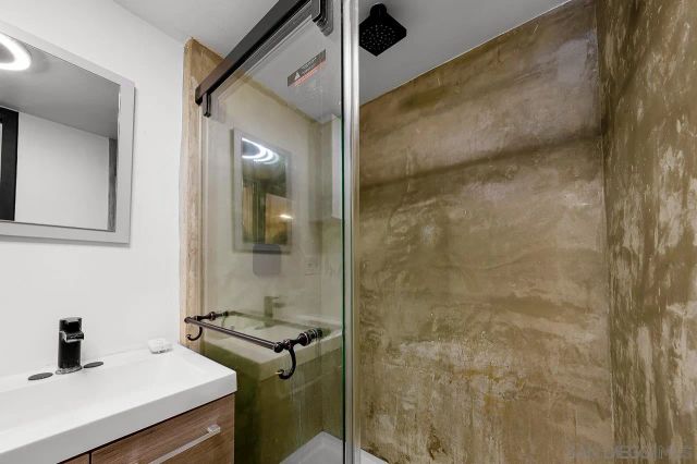 325 S 30th St, San Diego, CA 92113