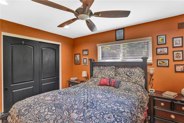 134 Bleil Dr, Shaler, PA 15116