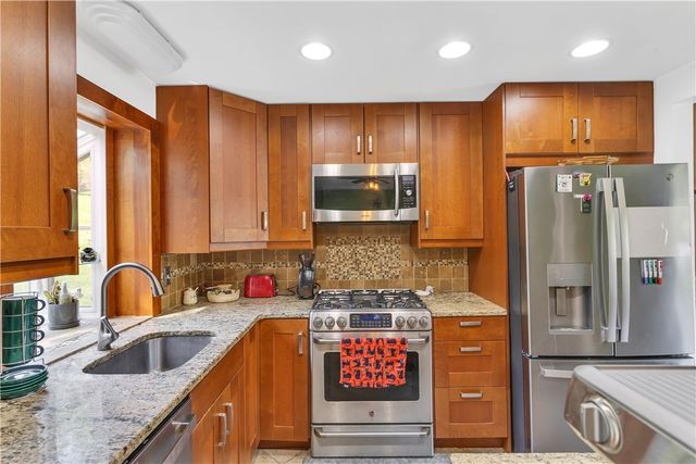 134 Bleil Dr, Shaler, PA 15116