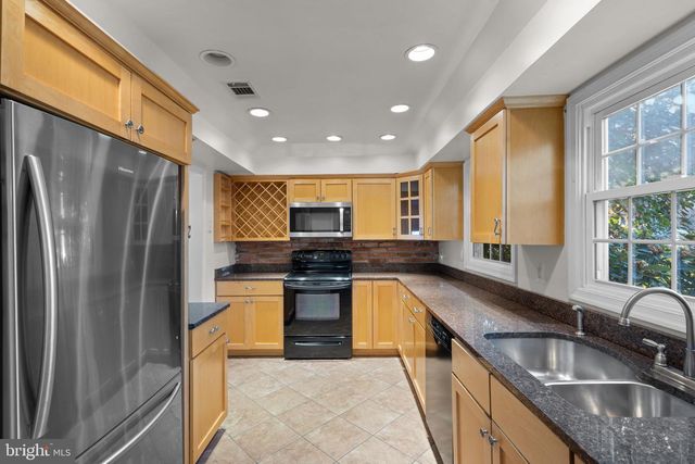 5927 BAYSHIRE RD, Springfield, VA 22152