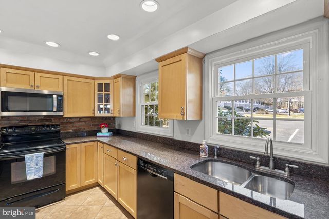 5927 BAYSHIRE RD, Springfield, VA 22152