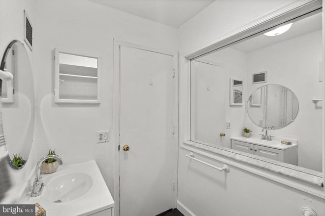 5927 BAYSHIRE RD, Springfield, VA 22152