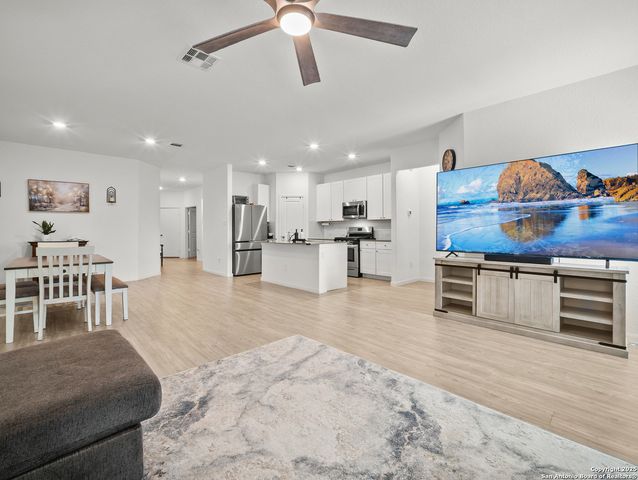 6718 Carlton Crest, San Antonio, TX 78253