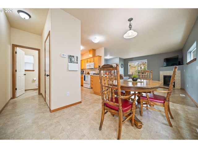 33590 Se DILL Pl, Scappoose, OR 97056