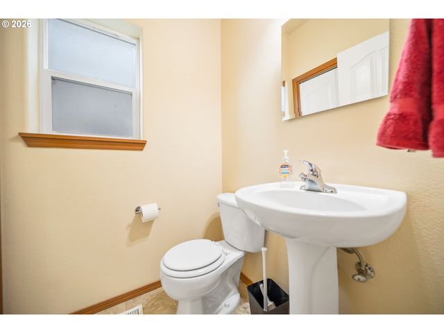 33590 Se DILL Pl, Scappoose, OR 97056