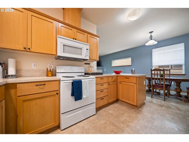 33590 Se DILL Pl, Scappoose, OR 97056