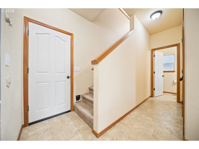 33590 Se DILL Pl, Scappoose, OR 97056