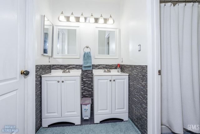 8609 Winlock Street, Bakersfield, CA 93312