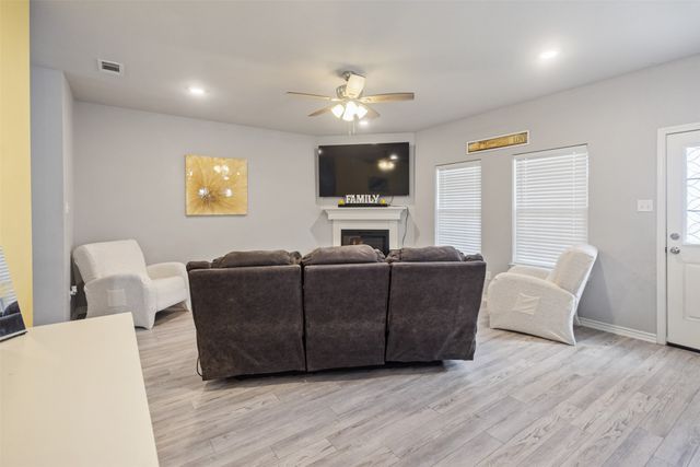 591 E Eubank Street, Mabank, TX 75147
