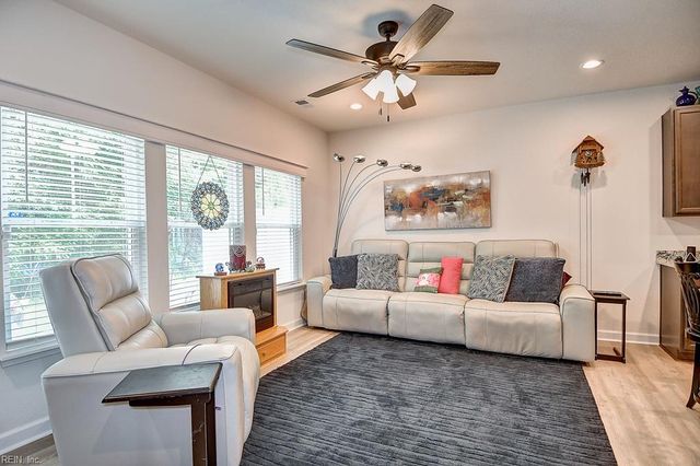 1002 Opal St 103, Suffolk, VA 23435