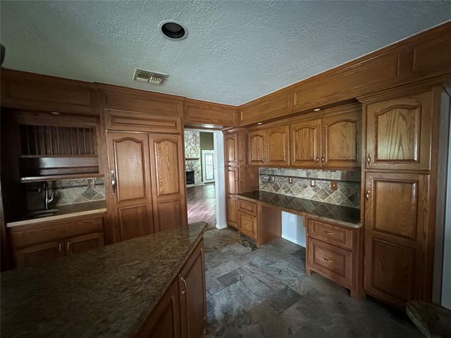 1181 Pr 2225, Buffalo, TX 75831