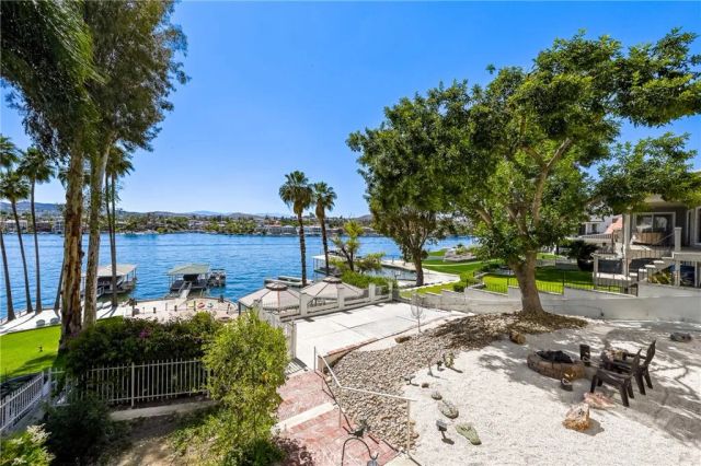 22376 W San Joaquin, Canyon Lake, CA 92587