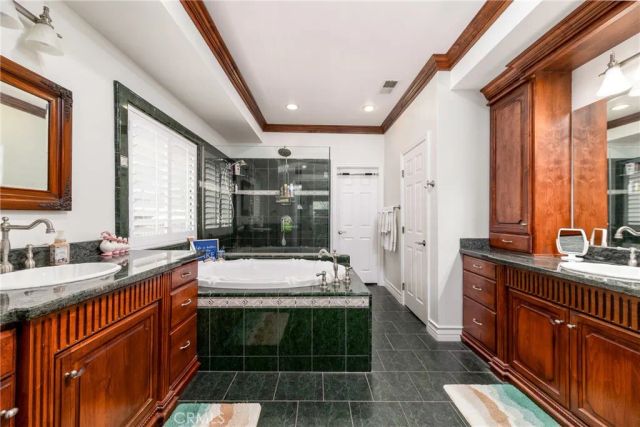 22376 W San Joaquin, Canyon Lake, CA 92587