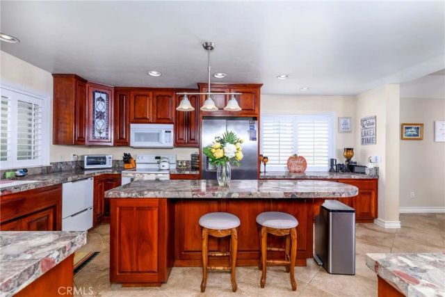 22376 W San Joaquin, Canyon Lake, CA 92587