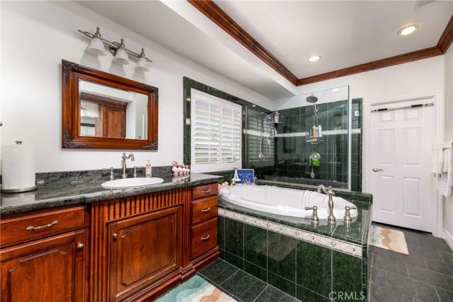 22376 W San Joaquin, Canyon Lake, CA 92587