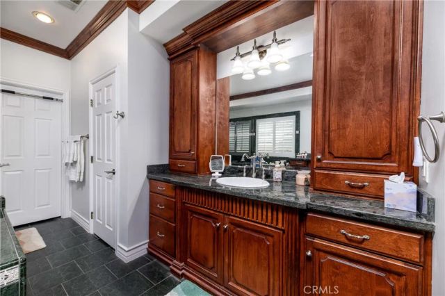 22376 W San Joaquin, Canyon Lake, CA 92587