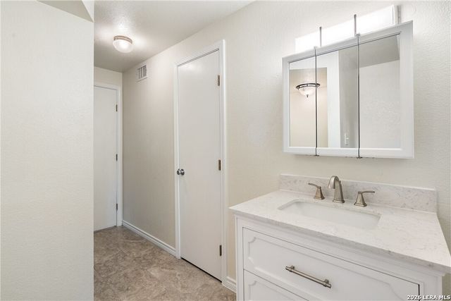 404 Valley Ridge, Canyon Lake, TX 78133