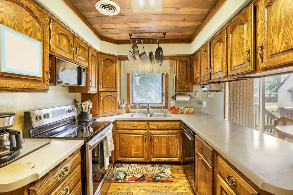 4565 Toledo Avenue N, Robbinsdale, MN 55422 — photo 2