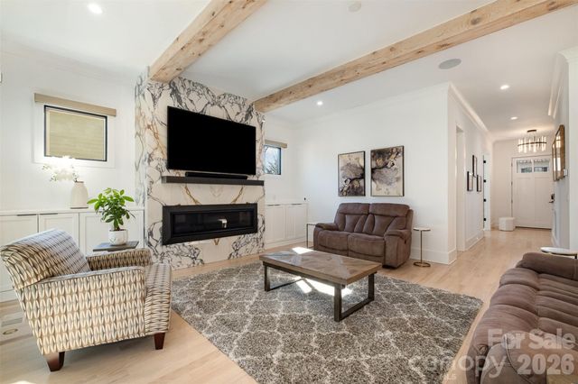 439 Melbourne Court, Charlotte, NC 28209